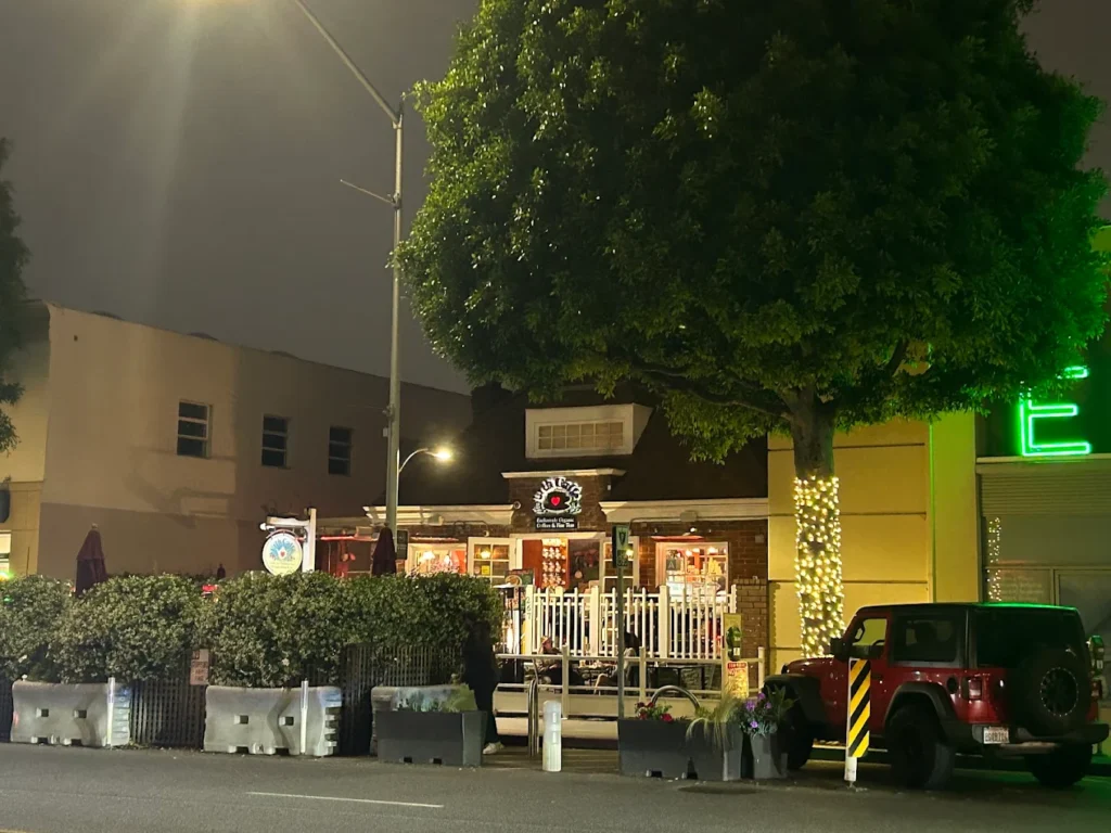 Urth Caffe Beverly Hills - Outdoor - Outdoor